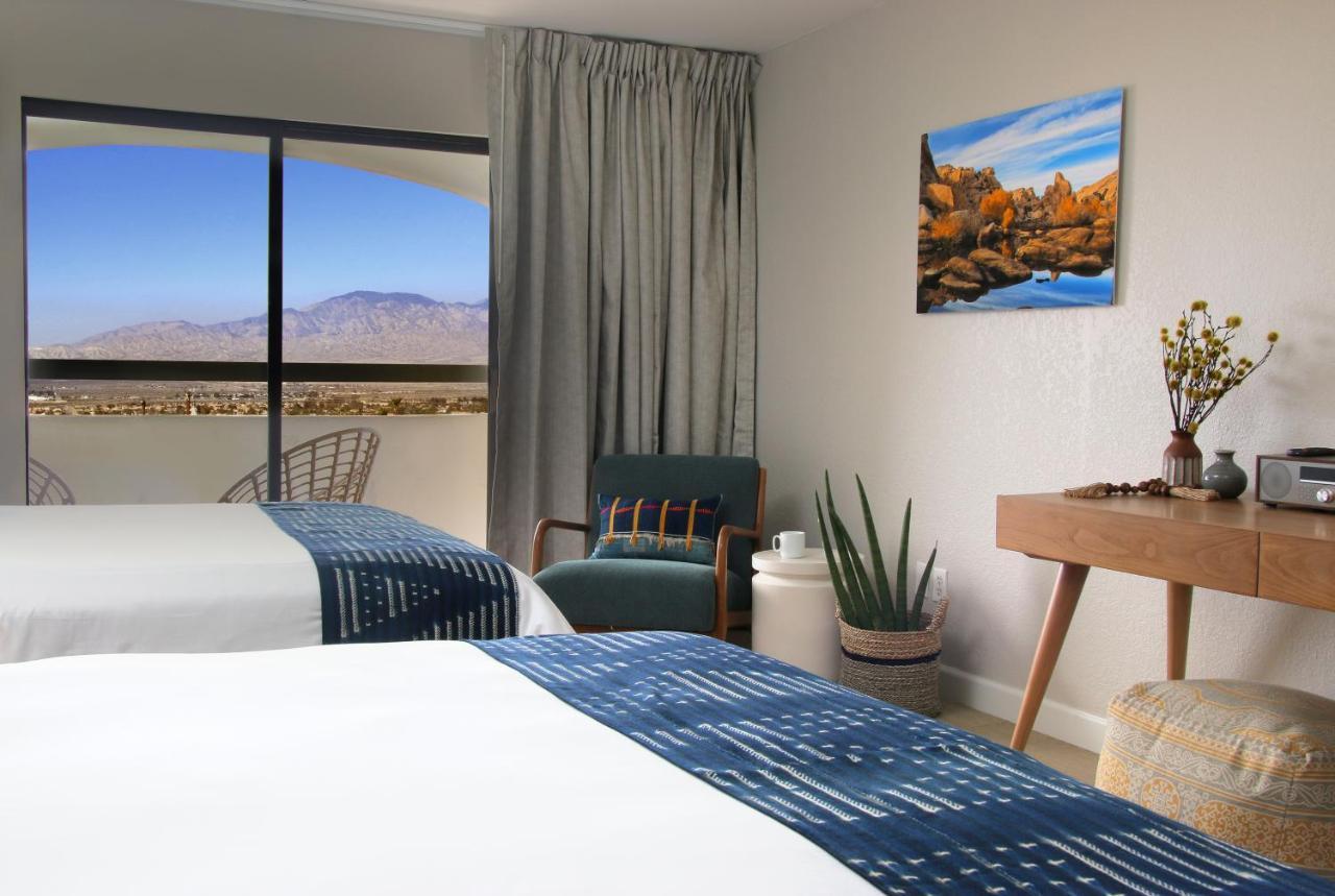 فندق ديزيرت هوت سبرينغزفي  Azure Palm Hot Springs المظهر الخارجي الصورة
